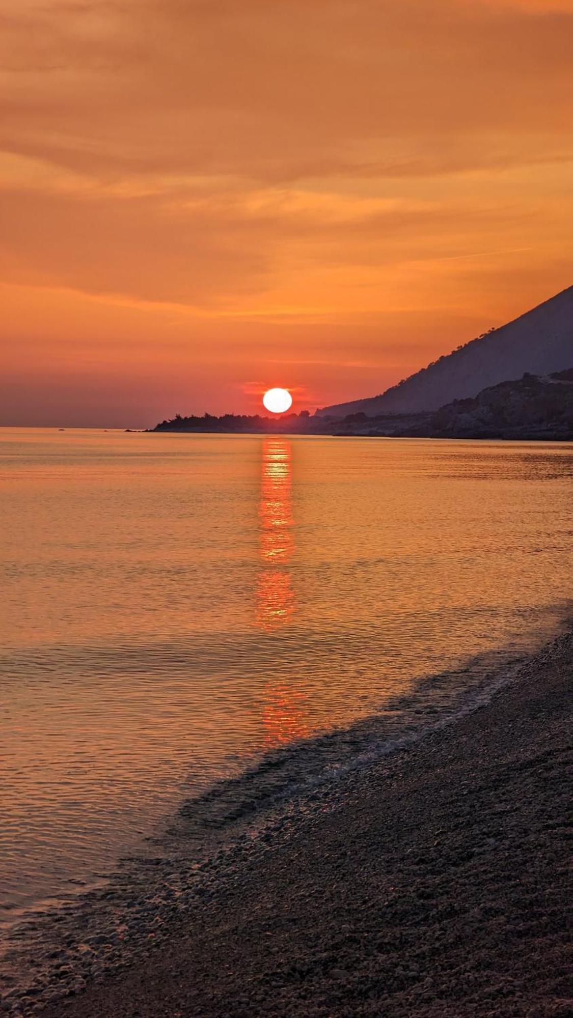 Glamping Rooms At The Sea Turtle Dhërmi Exterior foto