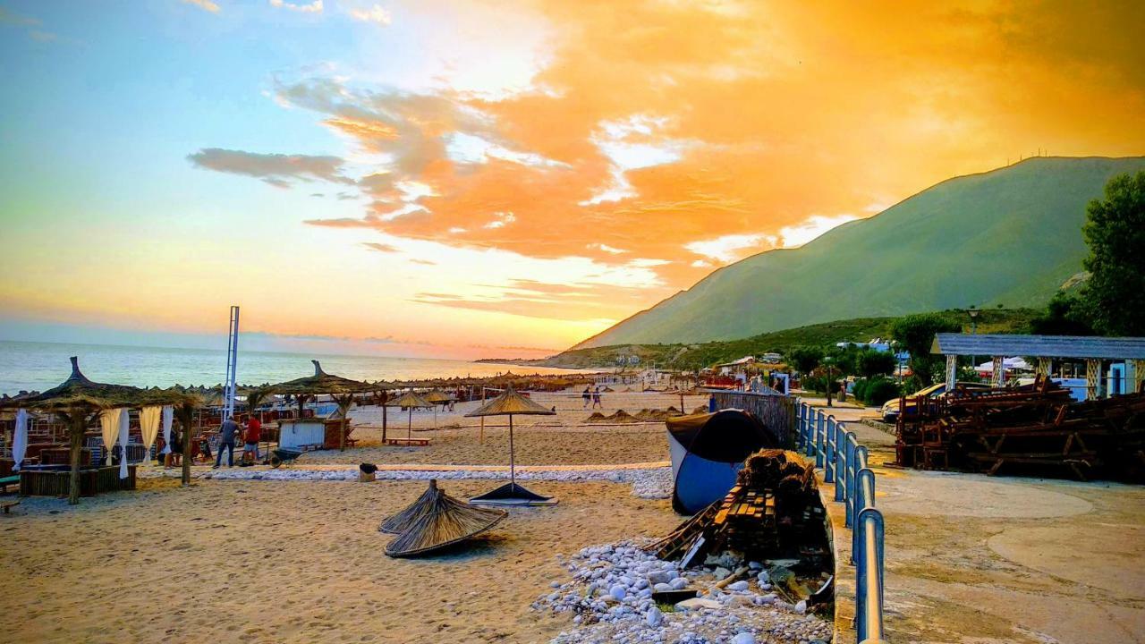 Glamping Rooms At The Sea Turtle Dhërmi Exterior foto